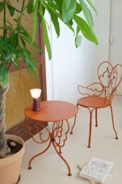 CHAISE