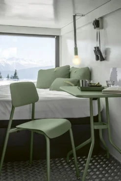 CHAISE