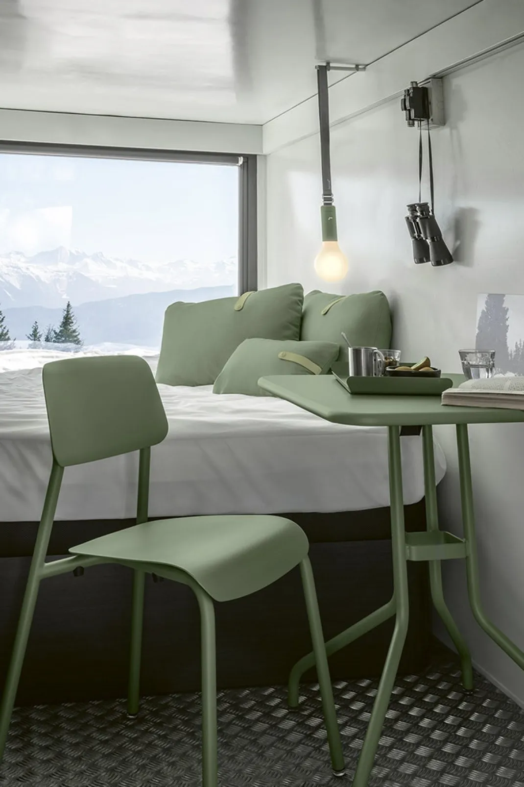 CHAISE