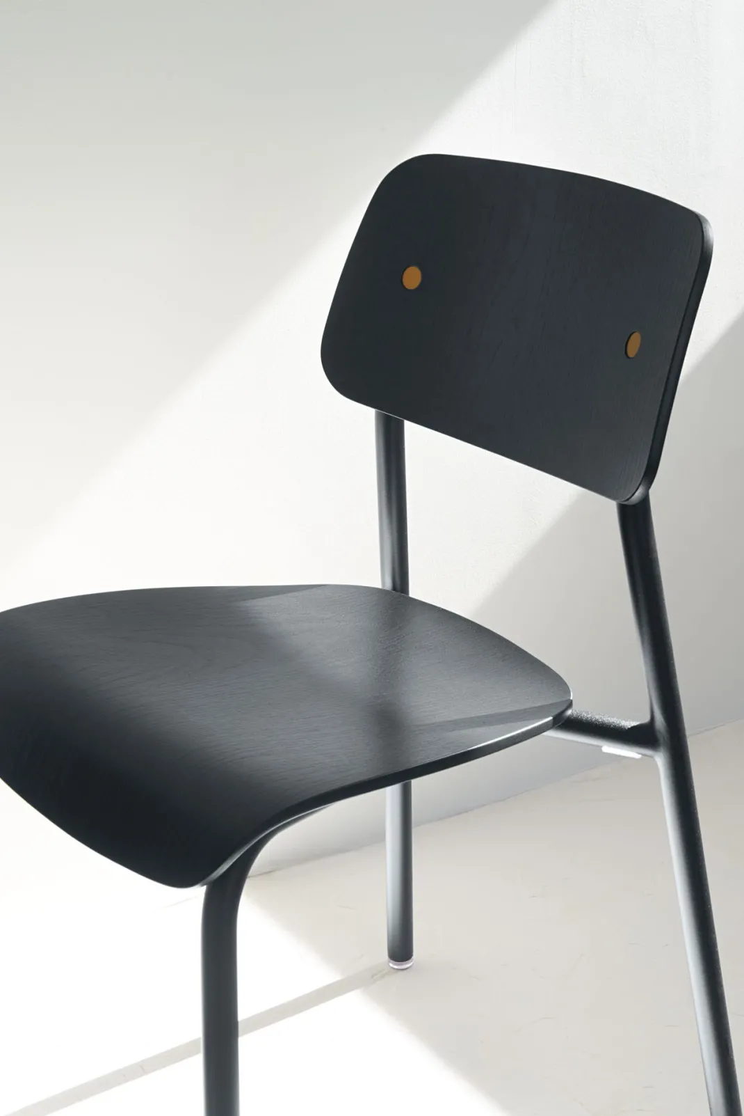 CHAISE BOIS TEINTÉ