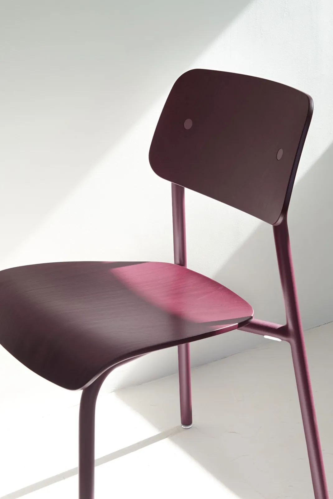 CHAISE BOIS TEINTÉ