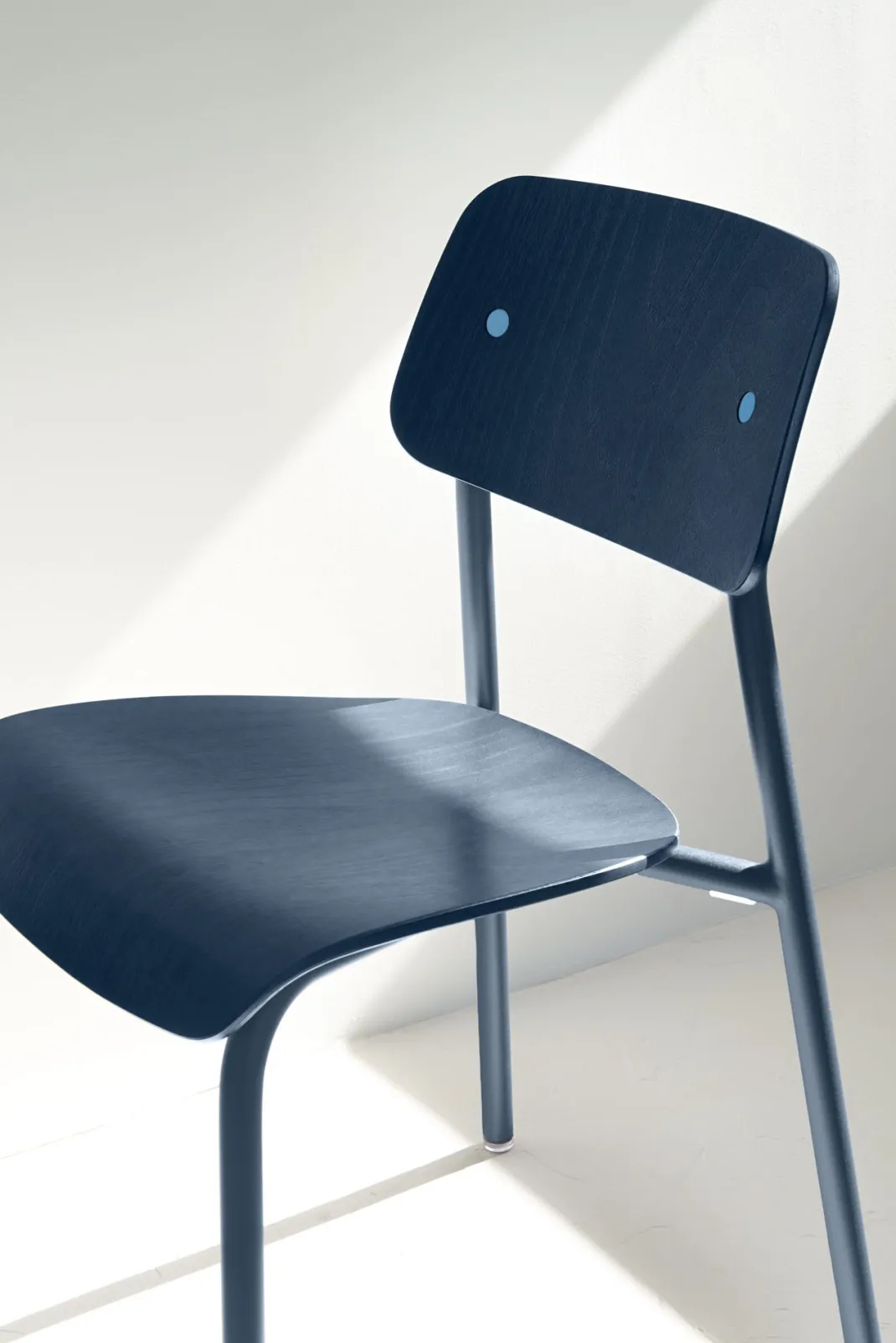 CHAISE BOIS TEINTÉ