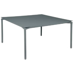 TABLE 140 X 140 CM