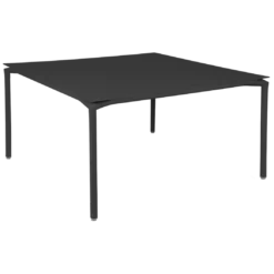 TABLE 140 X 140 CM