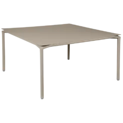 TABLE 140 X 140 CM
