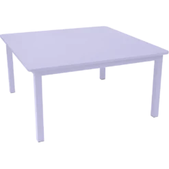 TABLE 143 X 143 CM