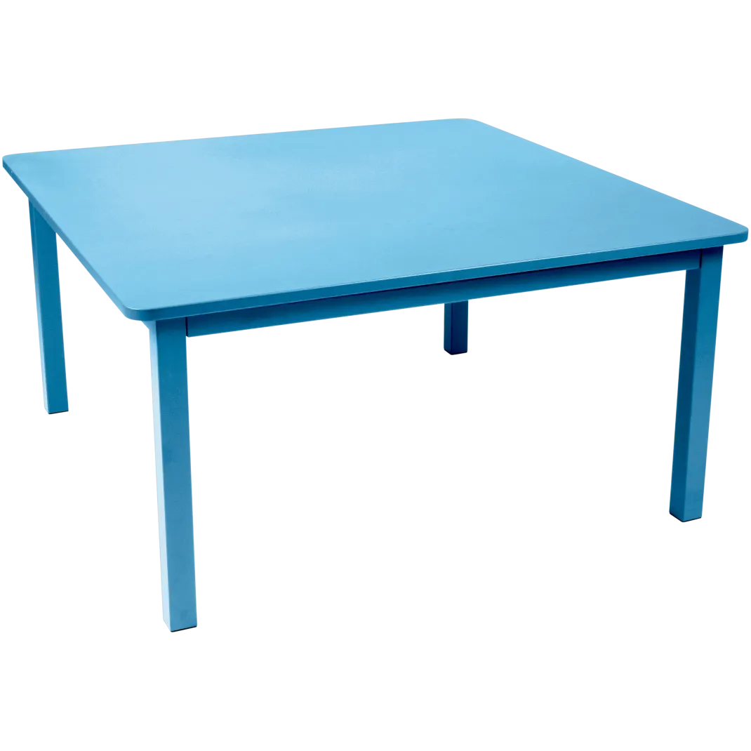 TABLE 143 X 143 CM