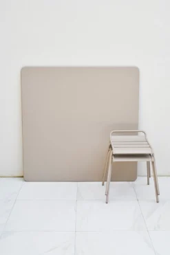 TABLE 128 X 128 CM
